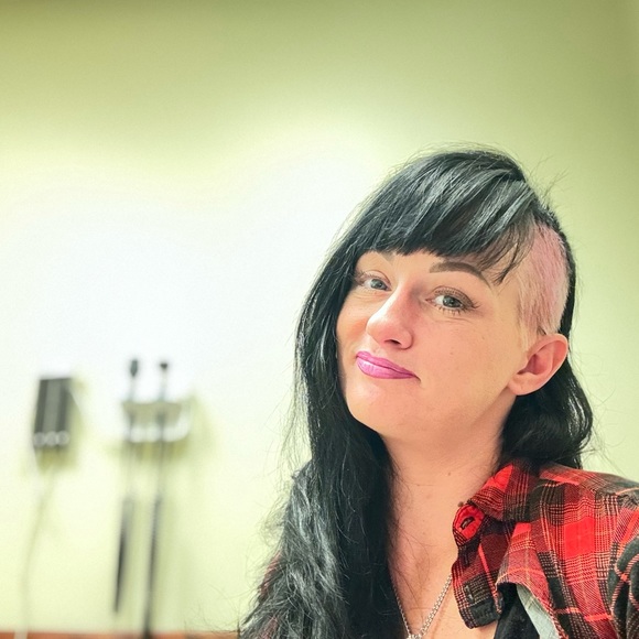 Meet your Posher, Camala - Picture 1 of 1